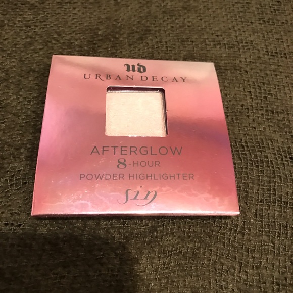 Highlighter Urban Decay Afterglow 8 Hr Powder NIP - Picture 1 of 2